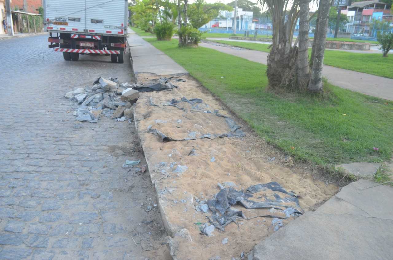 Camacã: Prefeitura dá início a reforma da Praça Mario Batista
